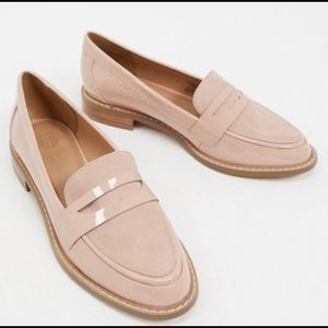 ASOS DESIGN Mail Loafer Flat Shoes Beige Patent 7 (RUN LARGE)